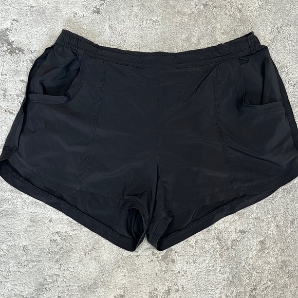 Athleta Pants - ATHLETA Athletic/Outdoor Shorts • Women’s M • Black